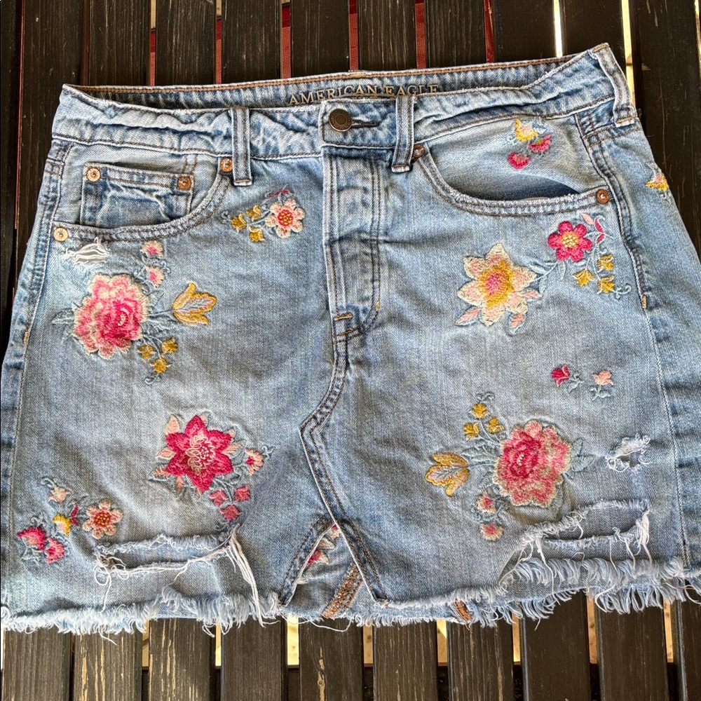 American Eagle Outfitters Light Blue Embroidered Floral Denim Mini Skirt - Size